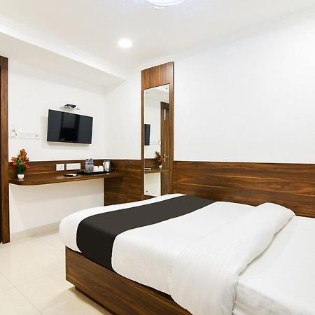 Super Hotel O Eminent Hotel Kalküta Dış mekan fotoğraf