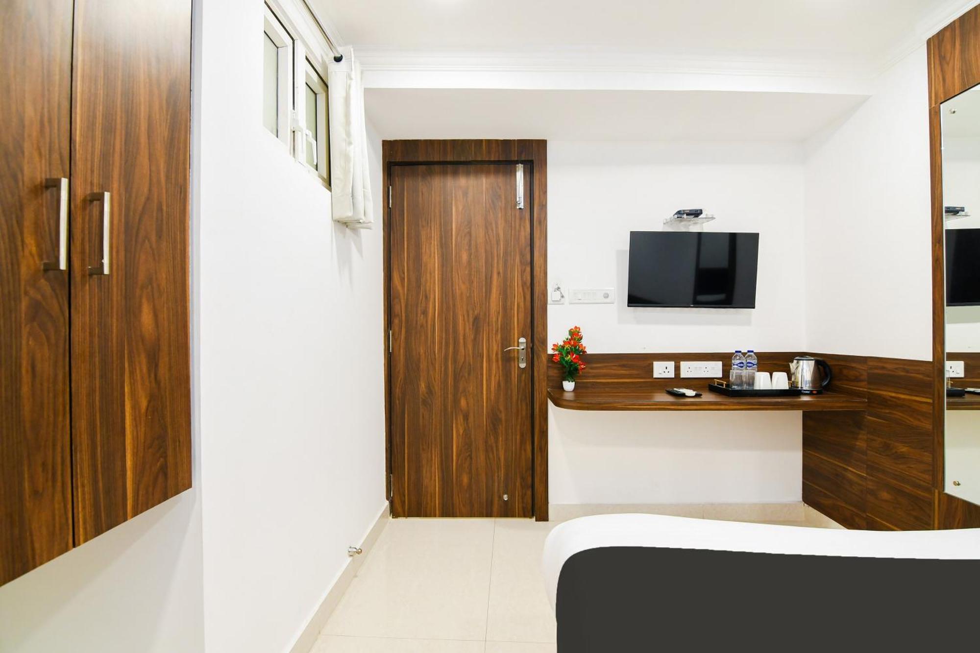Super Hotel O Eminent Hotel Kalküta Dış mekan fotoğraf