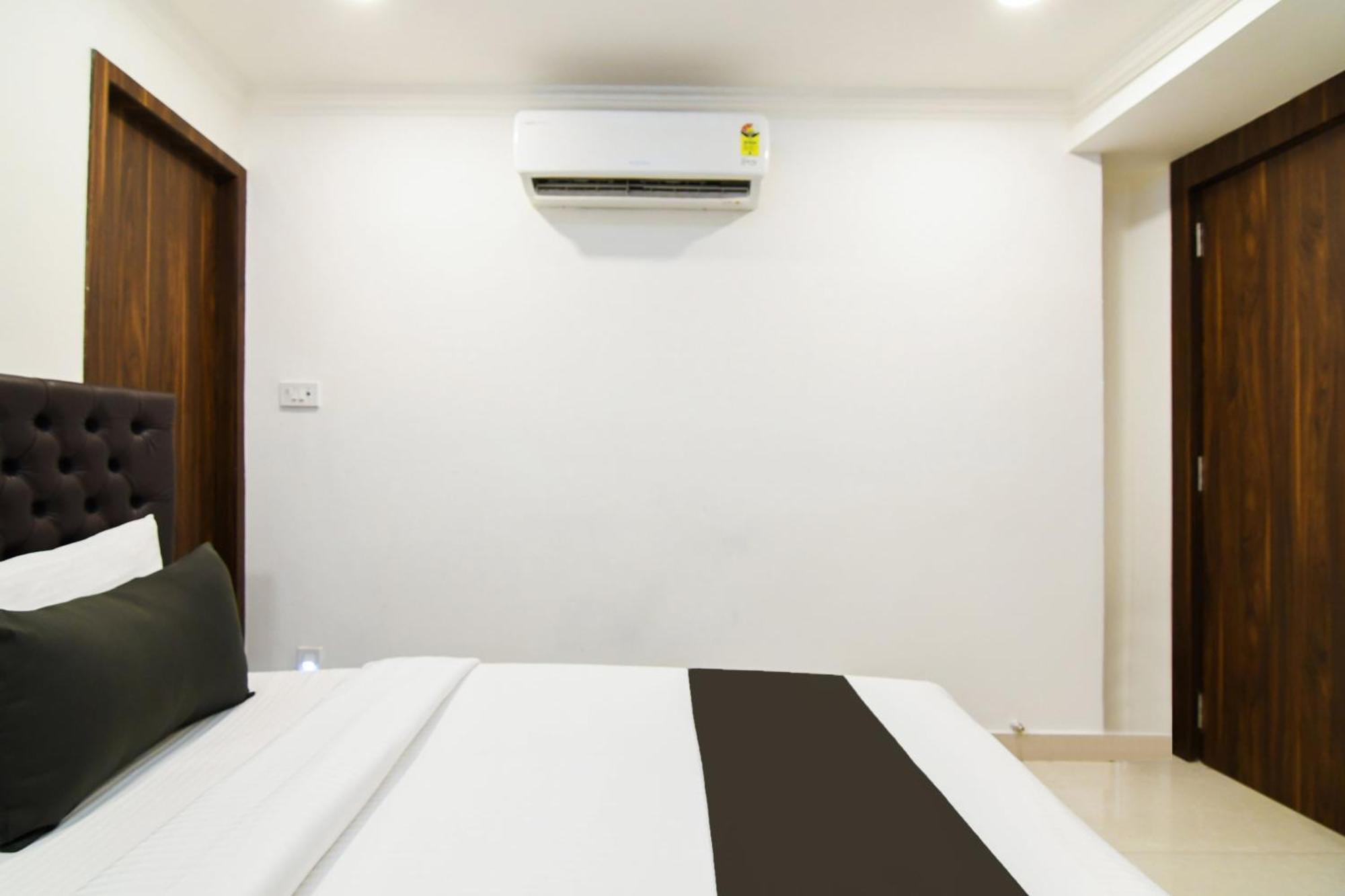Super Hotel O Eminent Hotel Kalküta Dış mekan fotoğraf