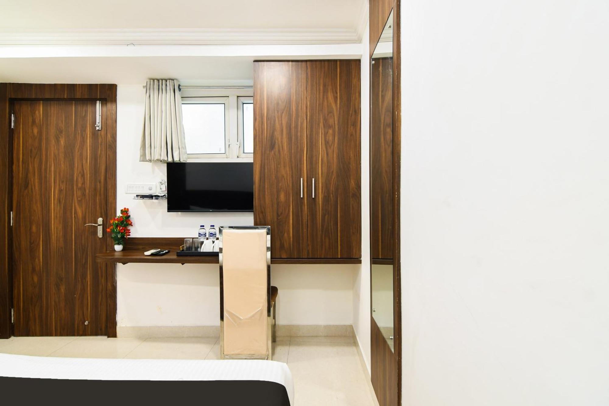 Super Hotel O Eminent Hotel Kalküta Dış mekan fotoğraf