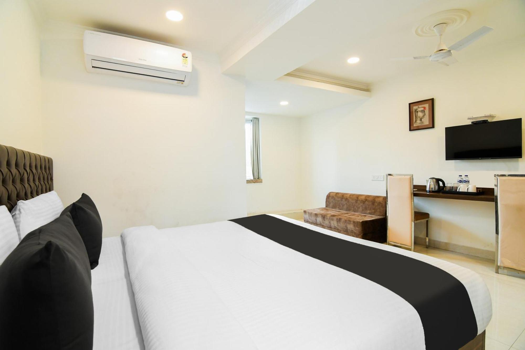 Super Hotel O Eminent Hotel Kalküta Dış mekan fotoğraf