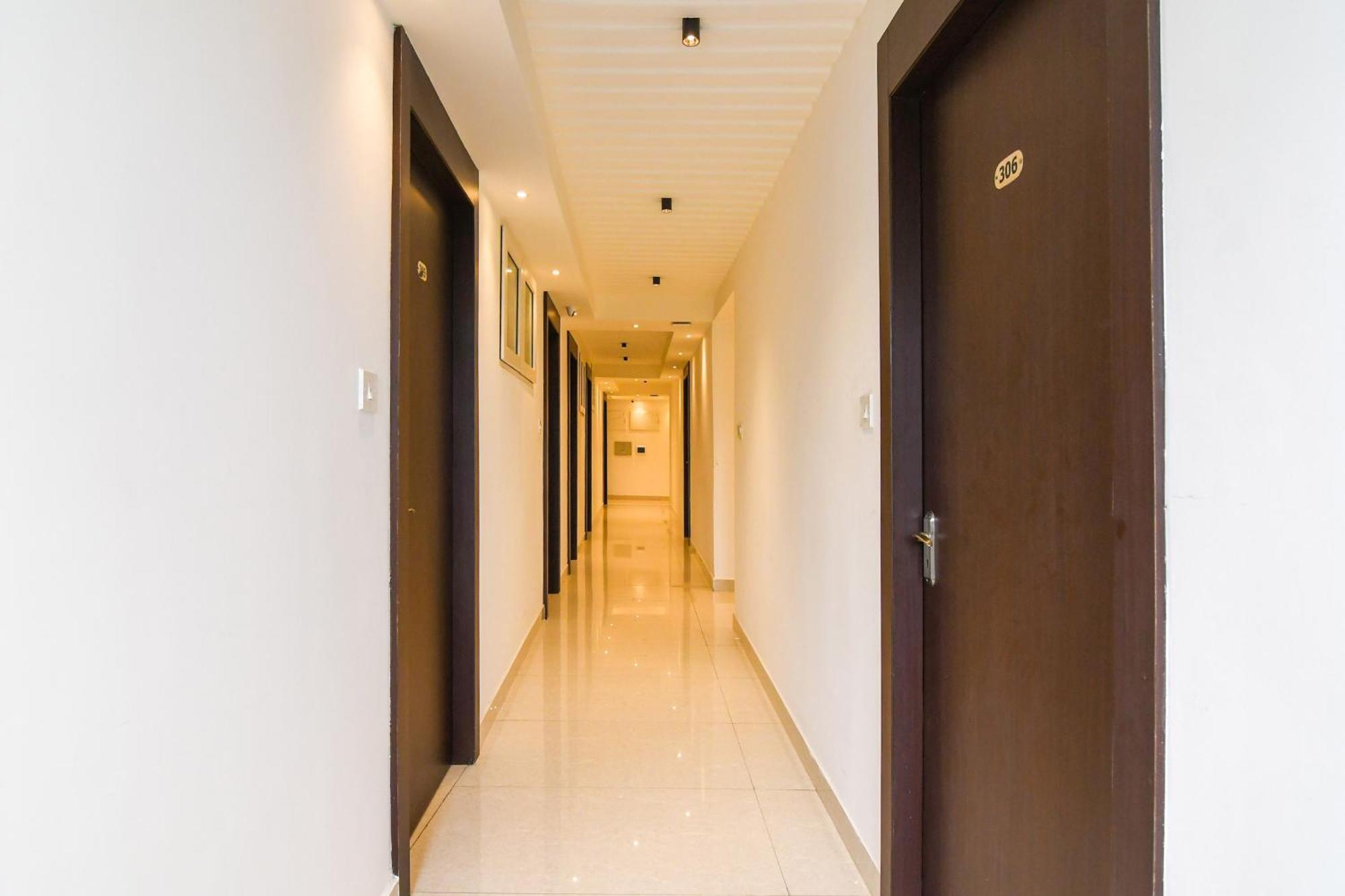 Super Hotel O Eminent Hotel Kalküta Dış mekan fotoğraf