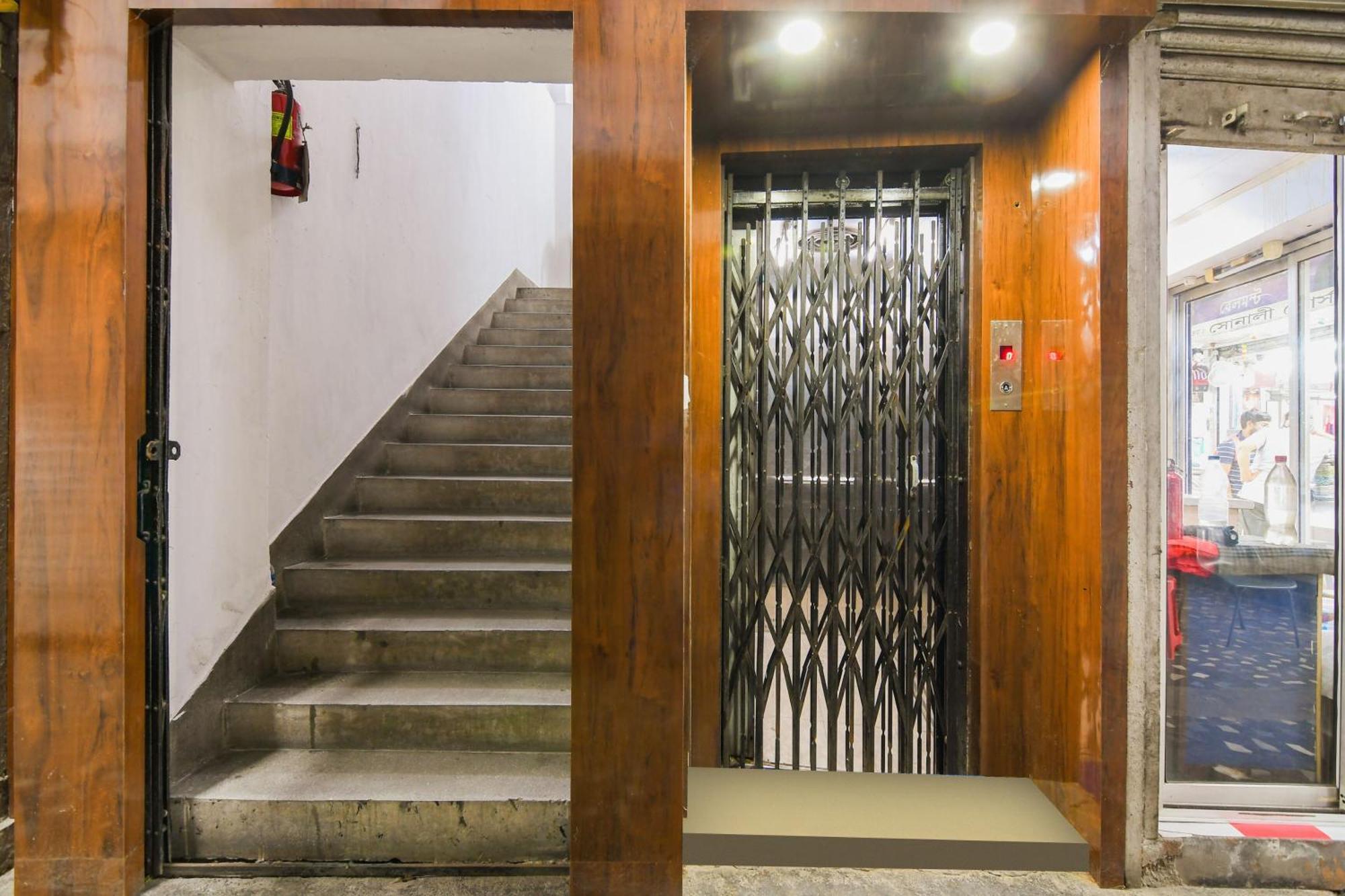 Super Hotel O Eminent Hotel Kalküta Dış mekan fotoğraf